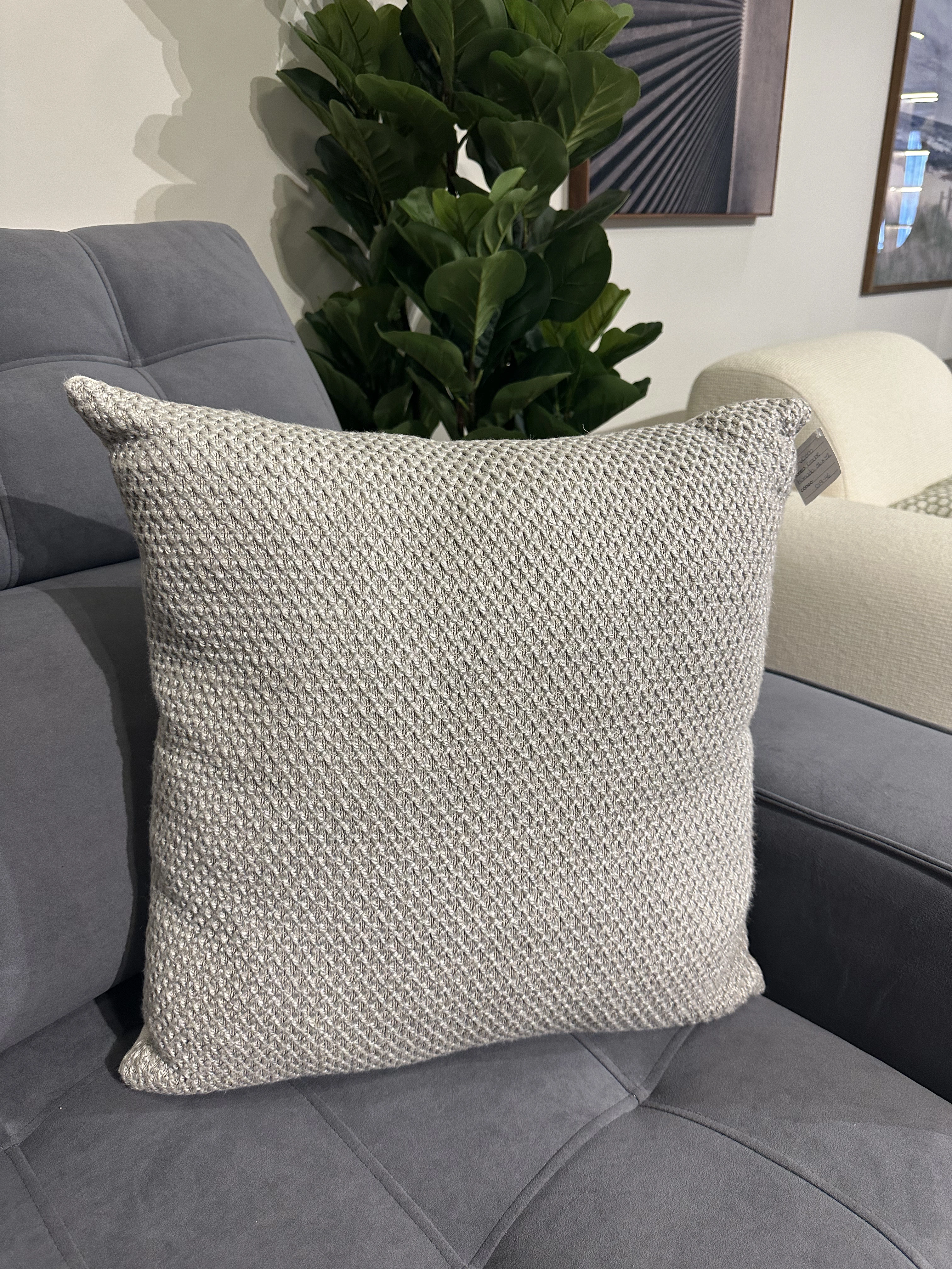 Almohada croché color gris 