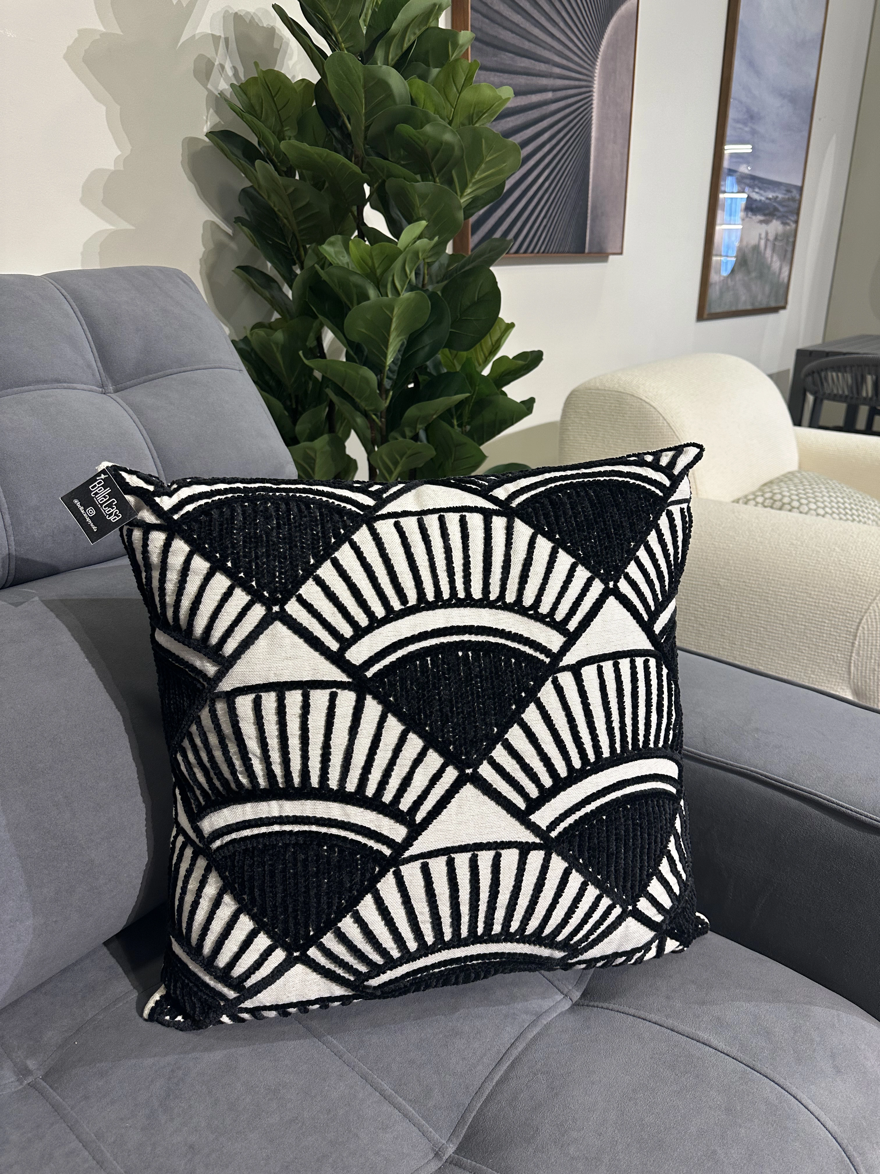 Almohada Lino con bordado negro
