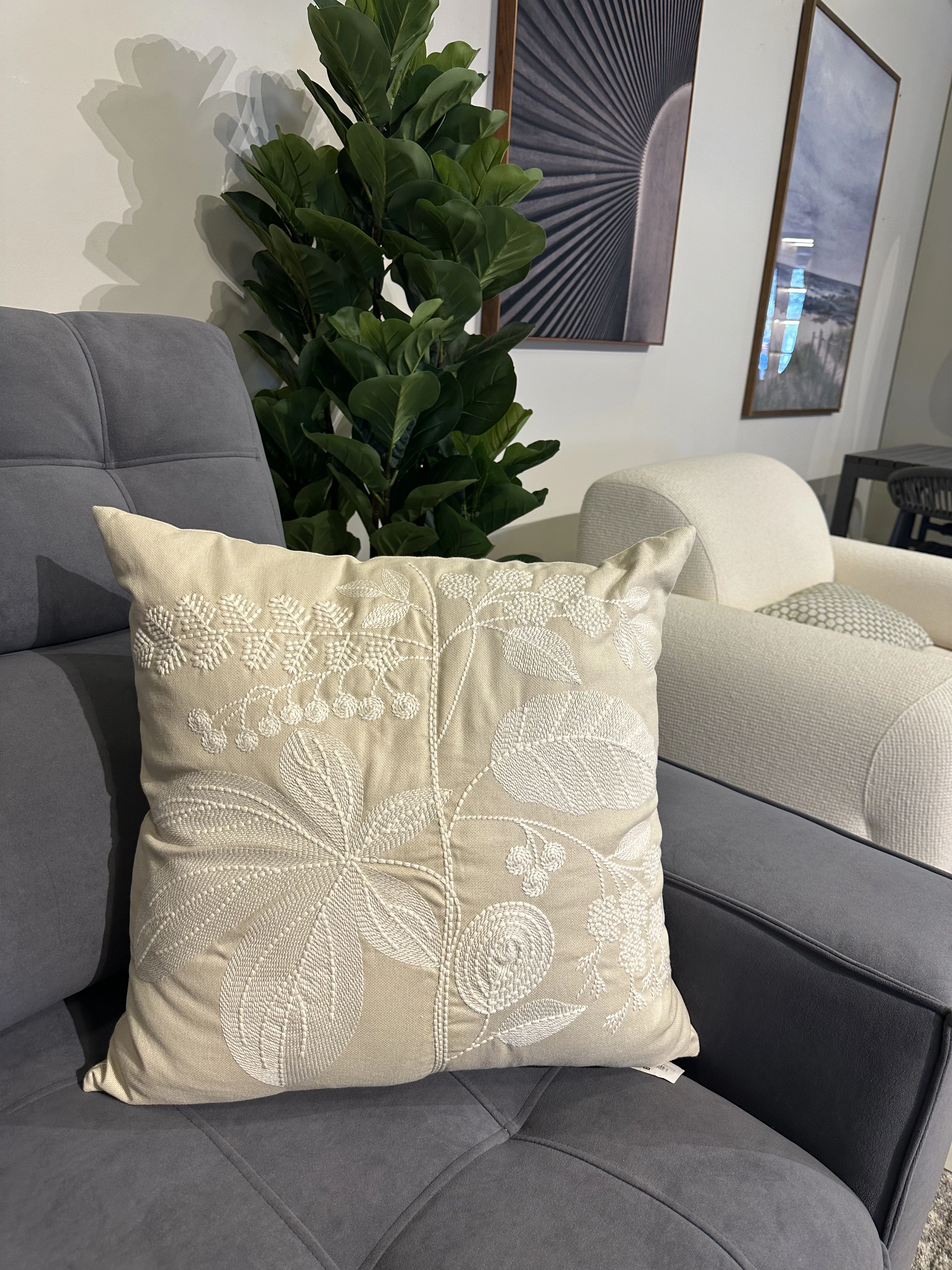 Almohada en tela Lino beige con bordado 