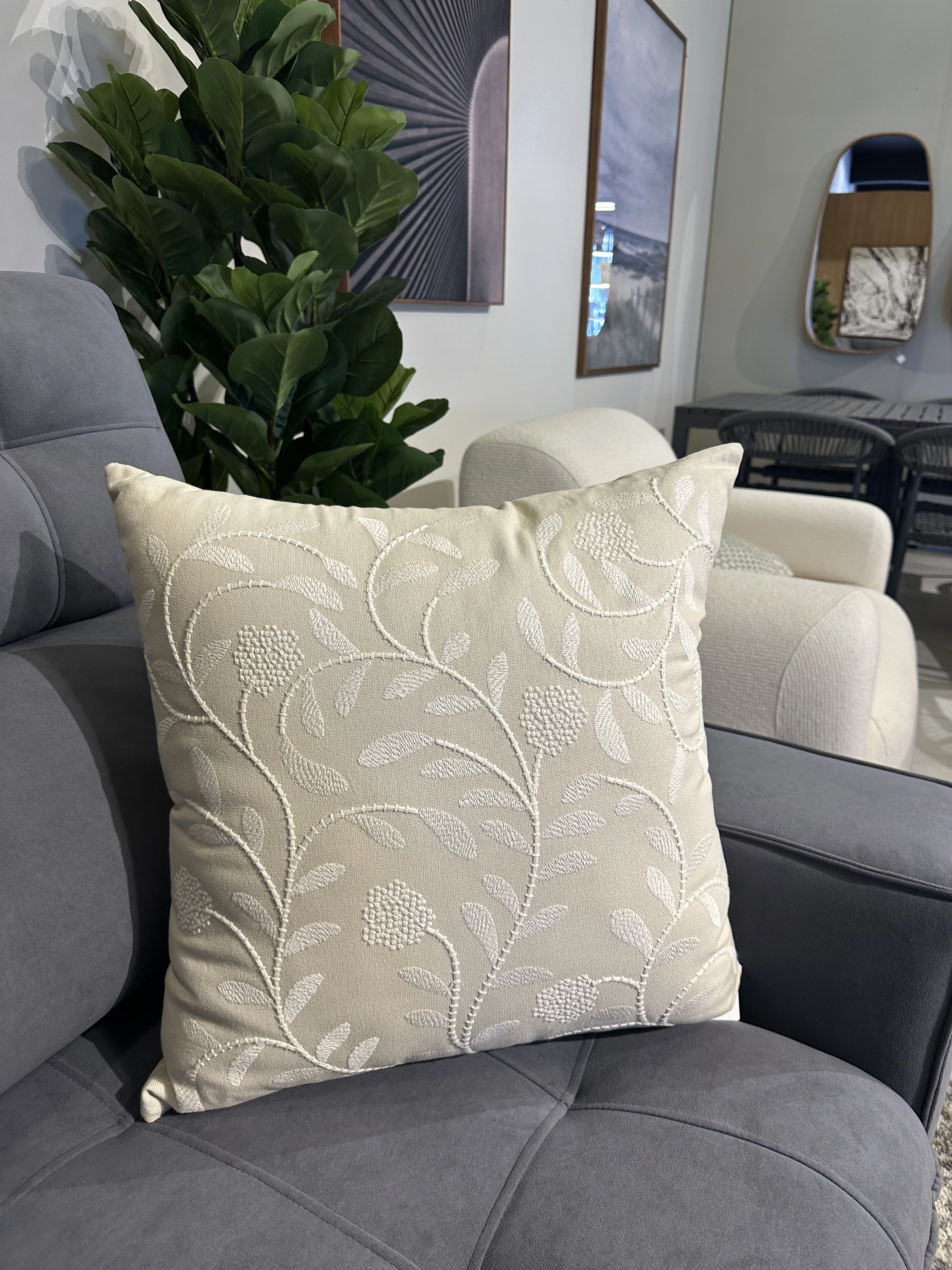 Almohada en tela Lino beige con bordado