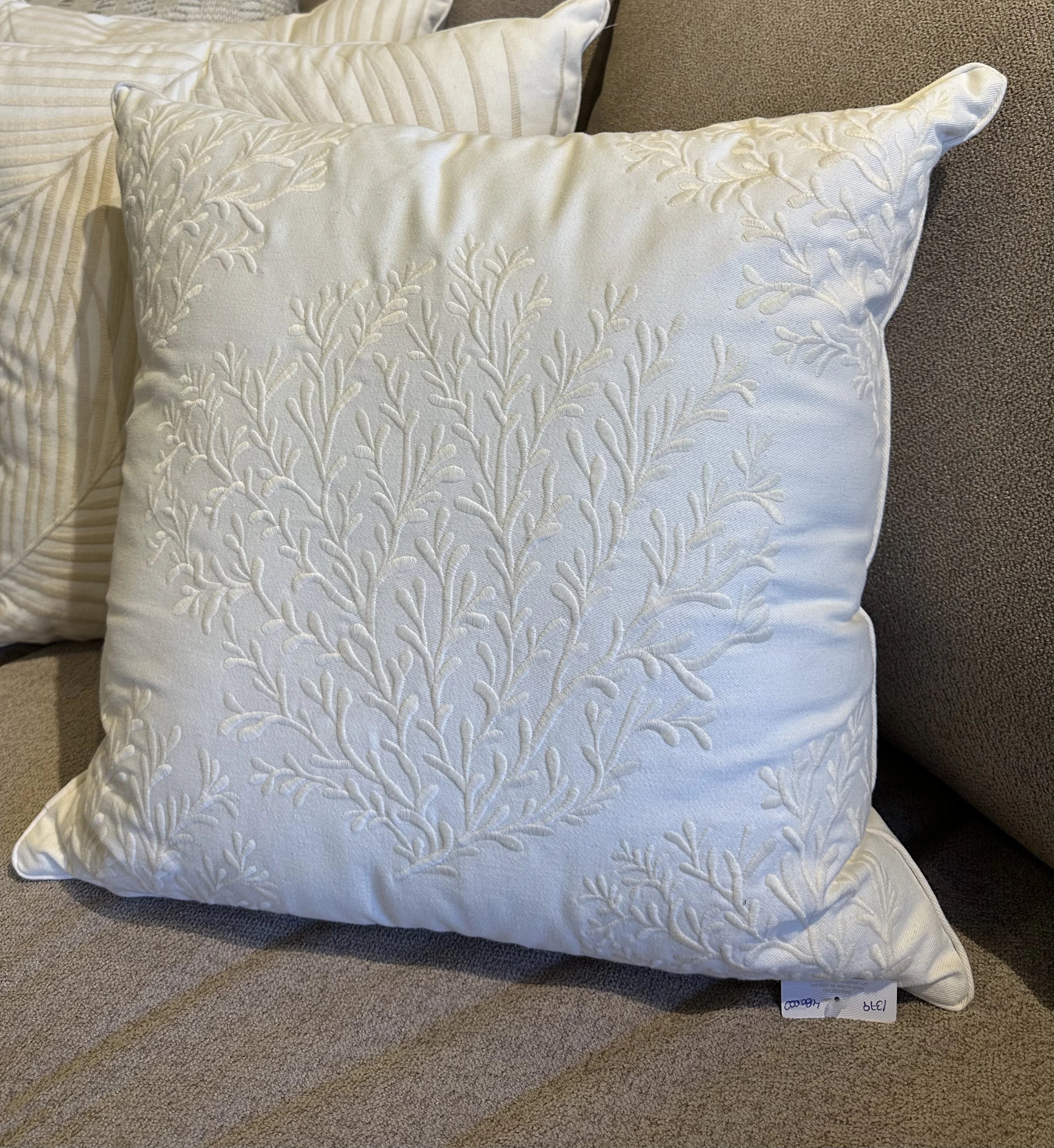 Almohada en tela Lino con bordado 