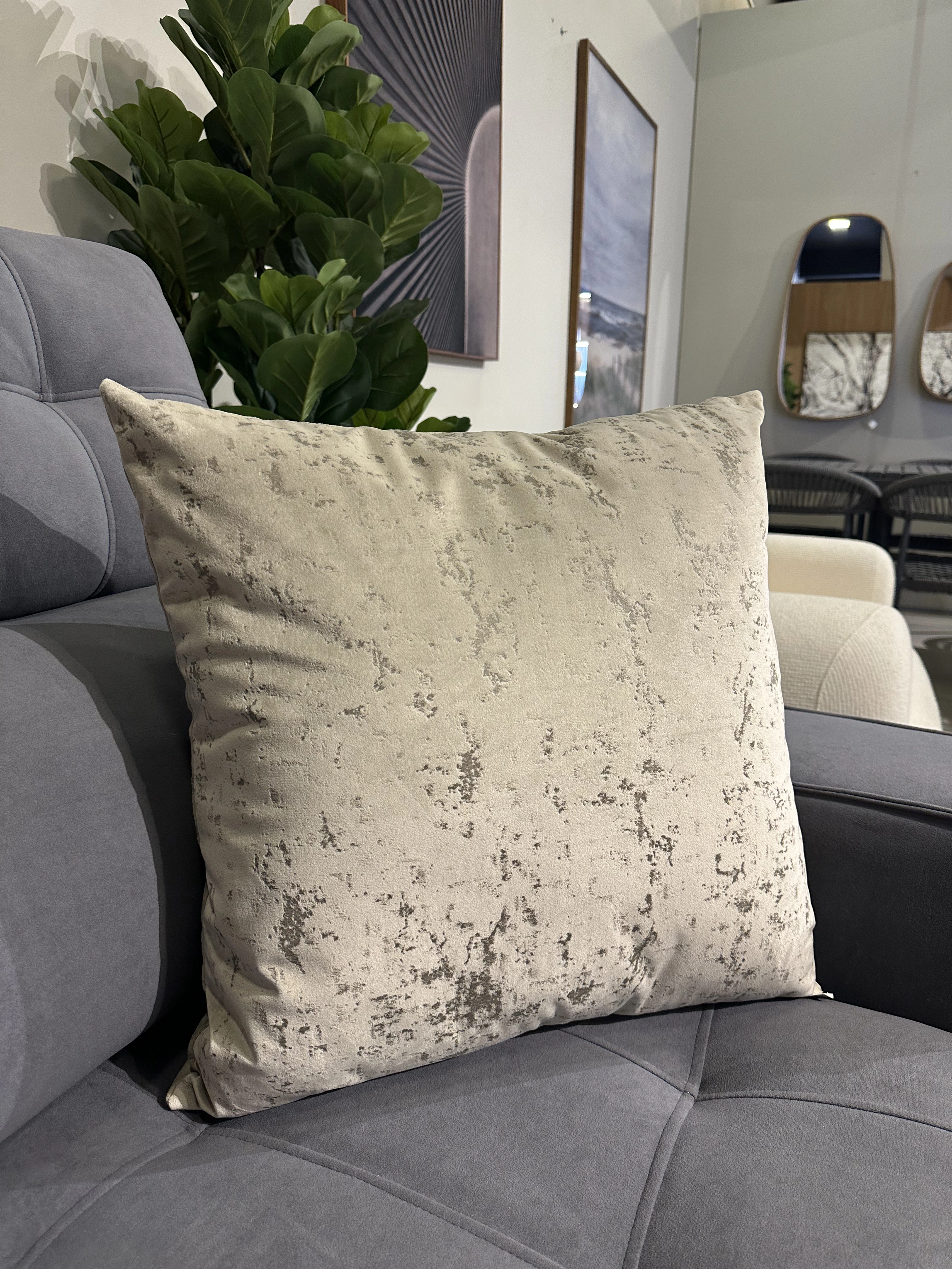 Almohada en tela suede Marmorizado color Gris