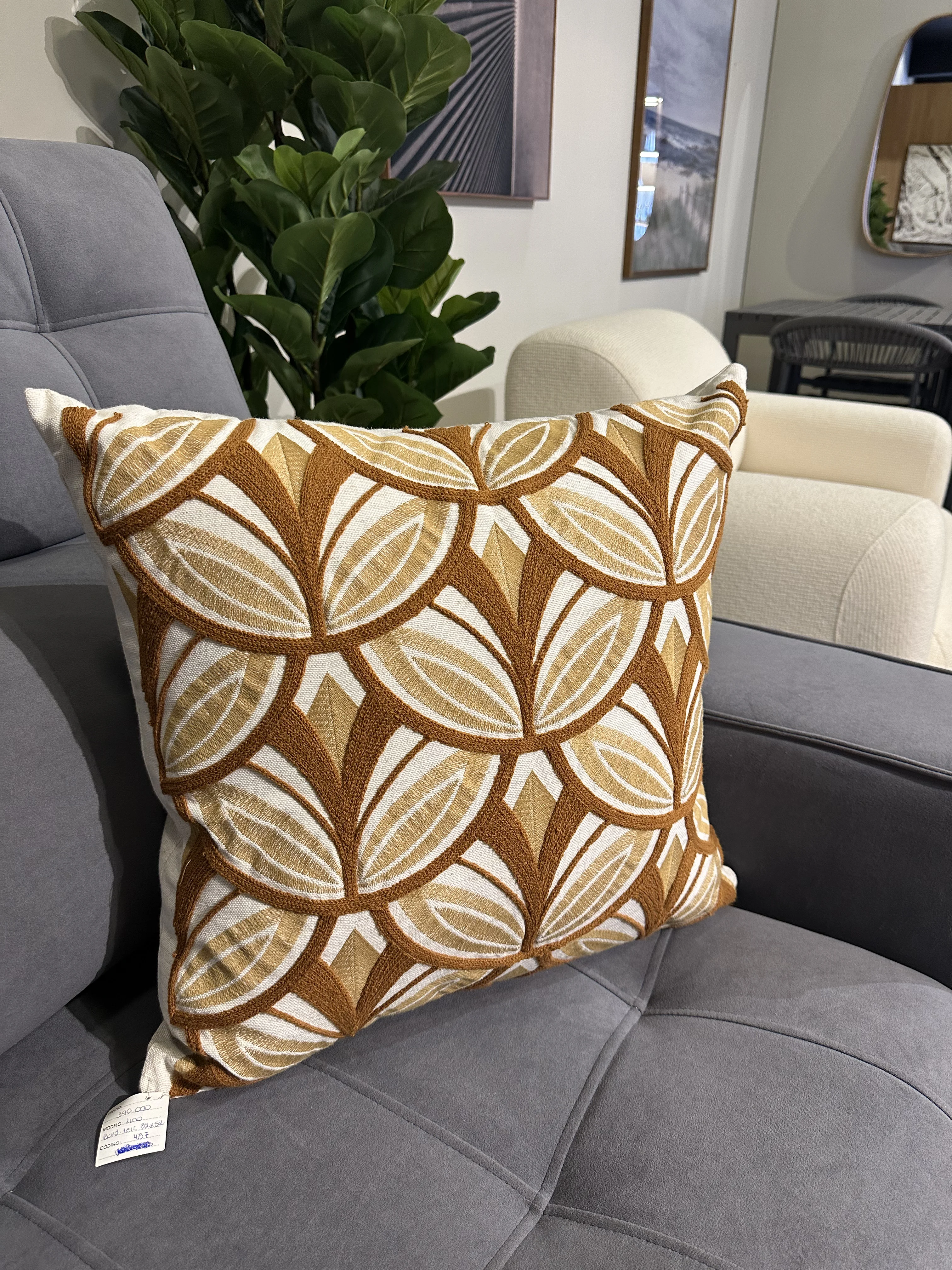 Almohada en tela Lino con bordado terracota