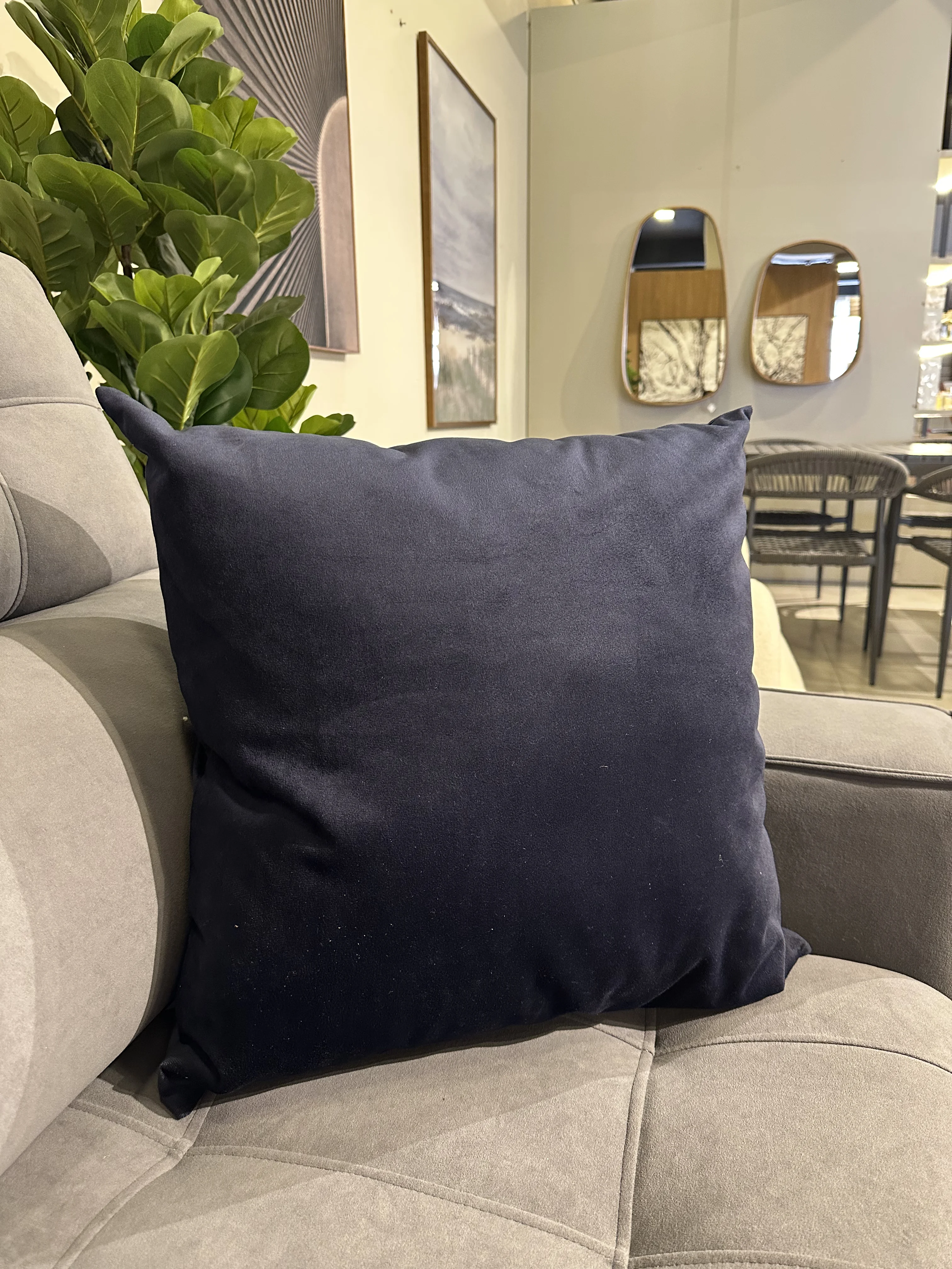 Almohada tela suede azul marino