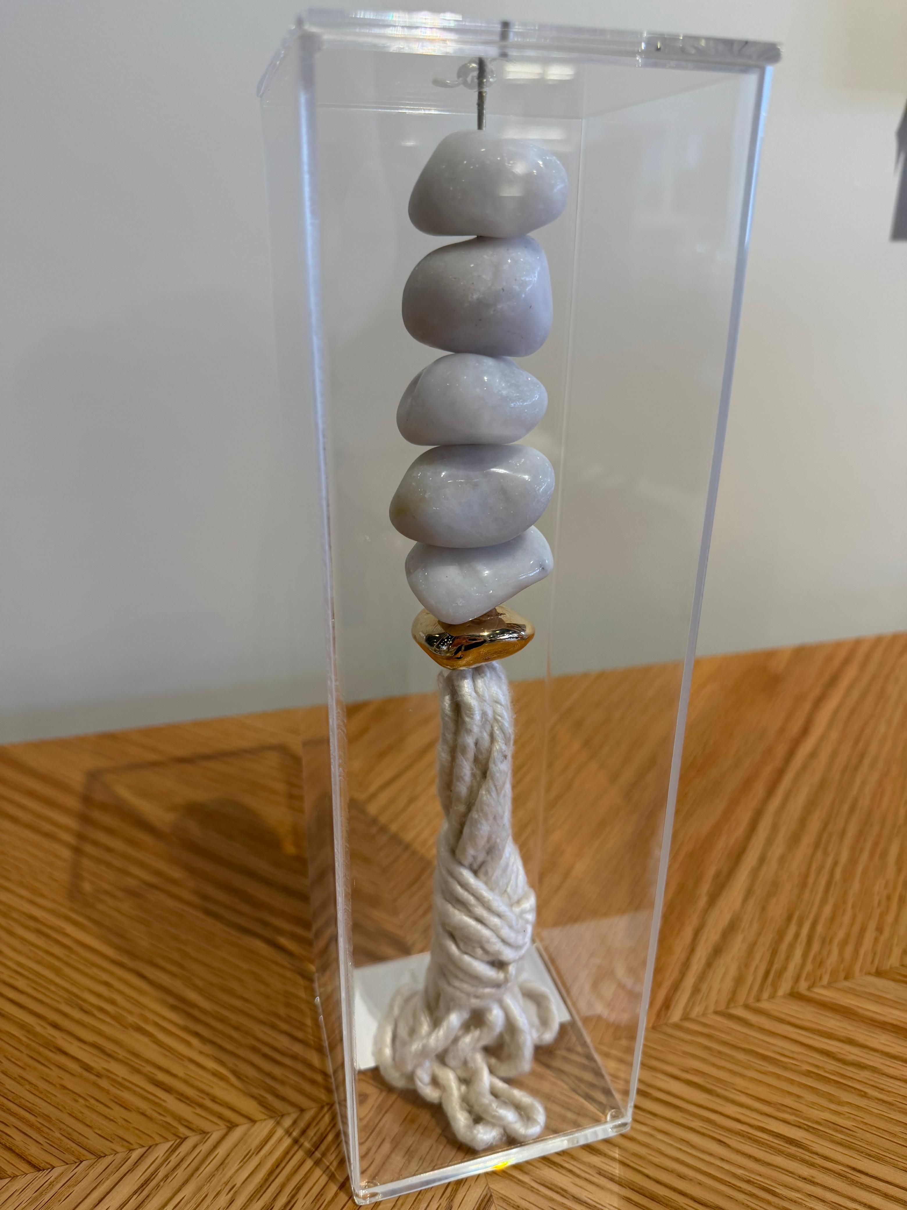 Caja acrílica con piedra Quartzo branco 