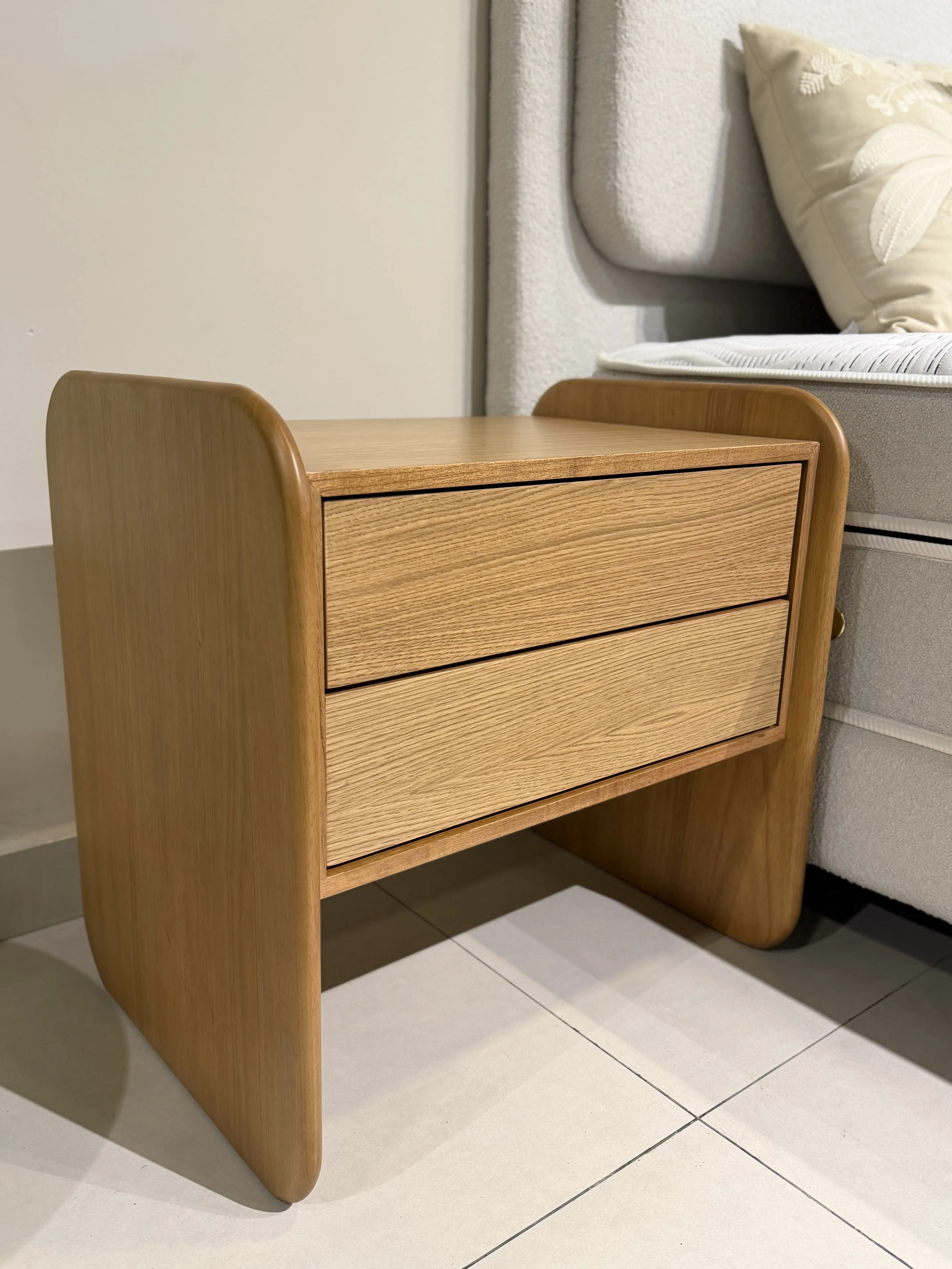 Mesa de luz Carajas en madera