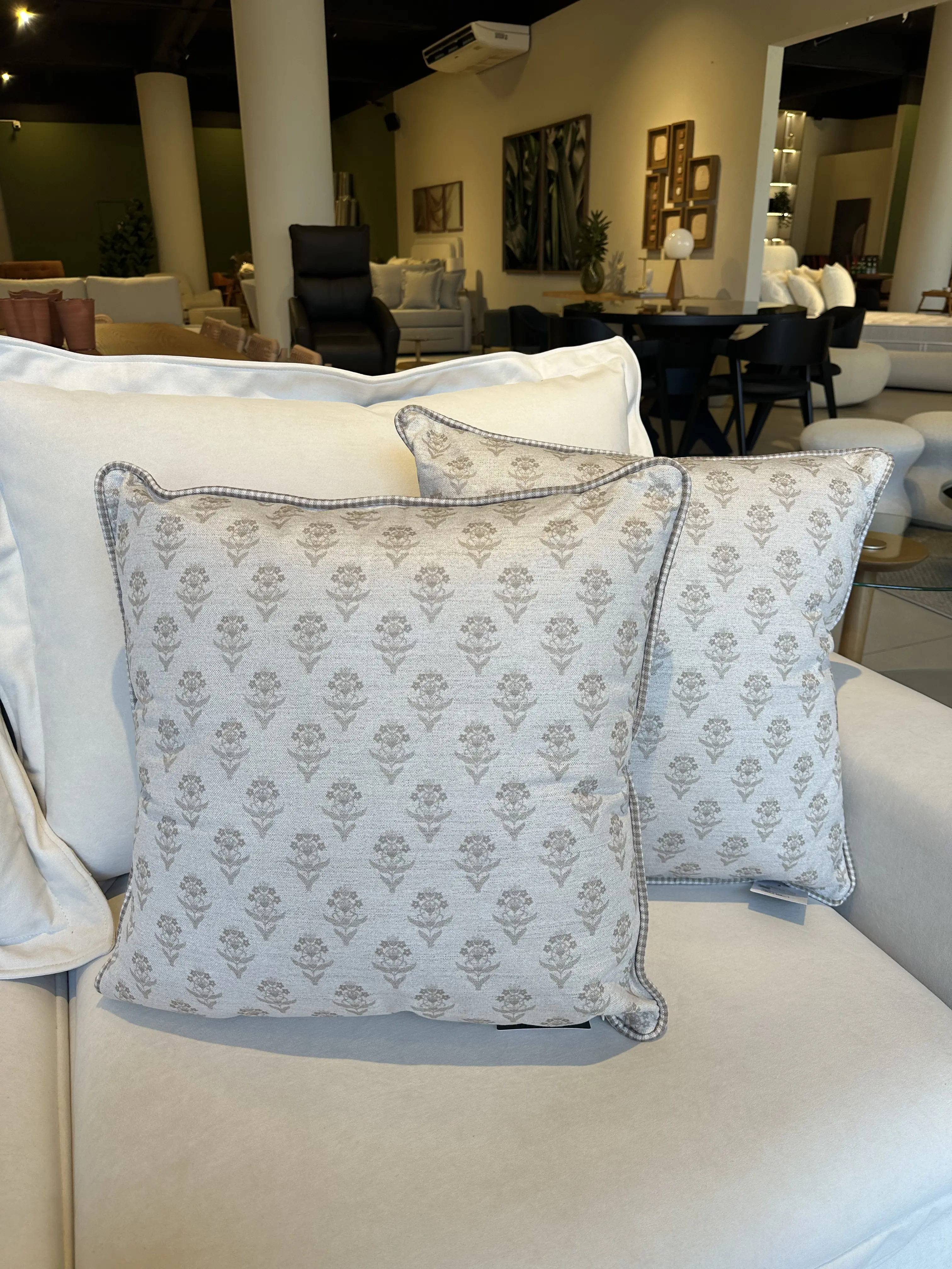 Almohada Lino beige con bordado 
