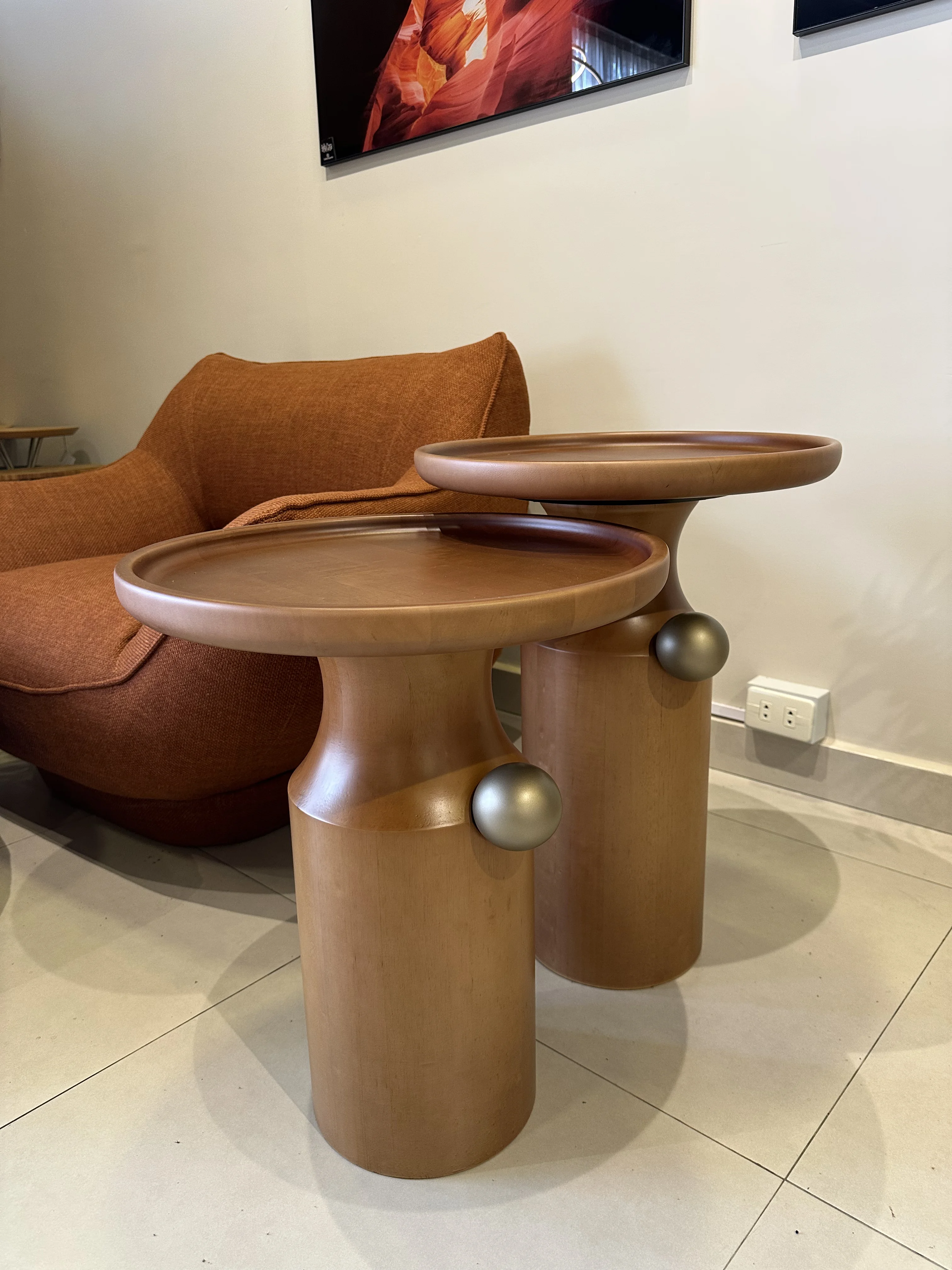 Mesa Lateral Jabuticaba madera almendra - Vista 3