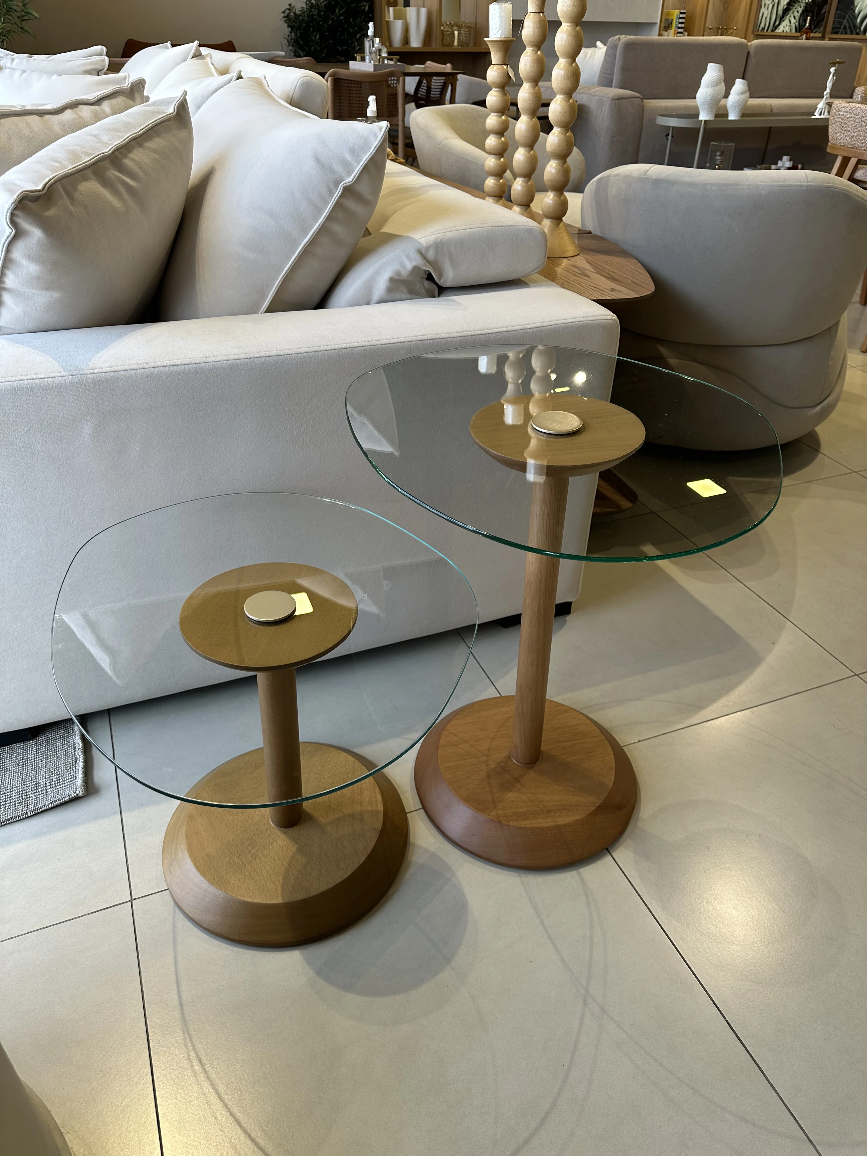 Mesa lateral Lagom base en madera y tapa de vidrio Alto/Bajo