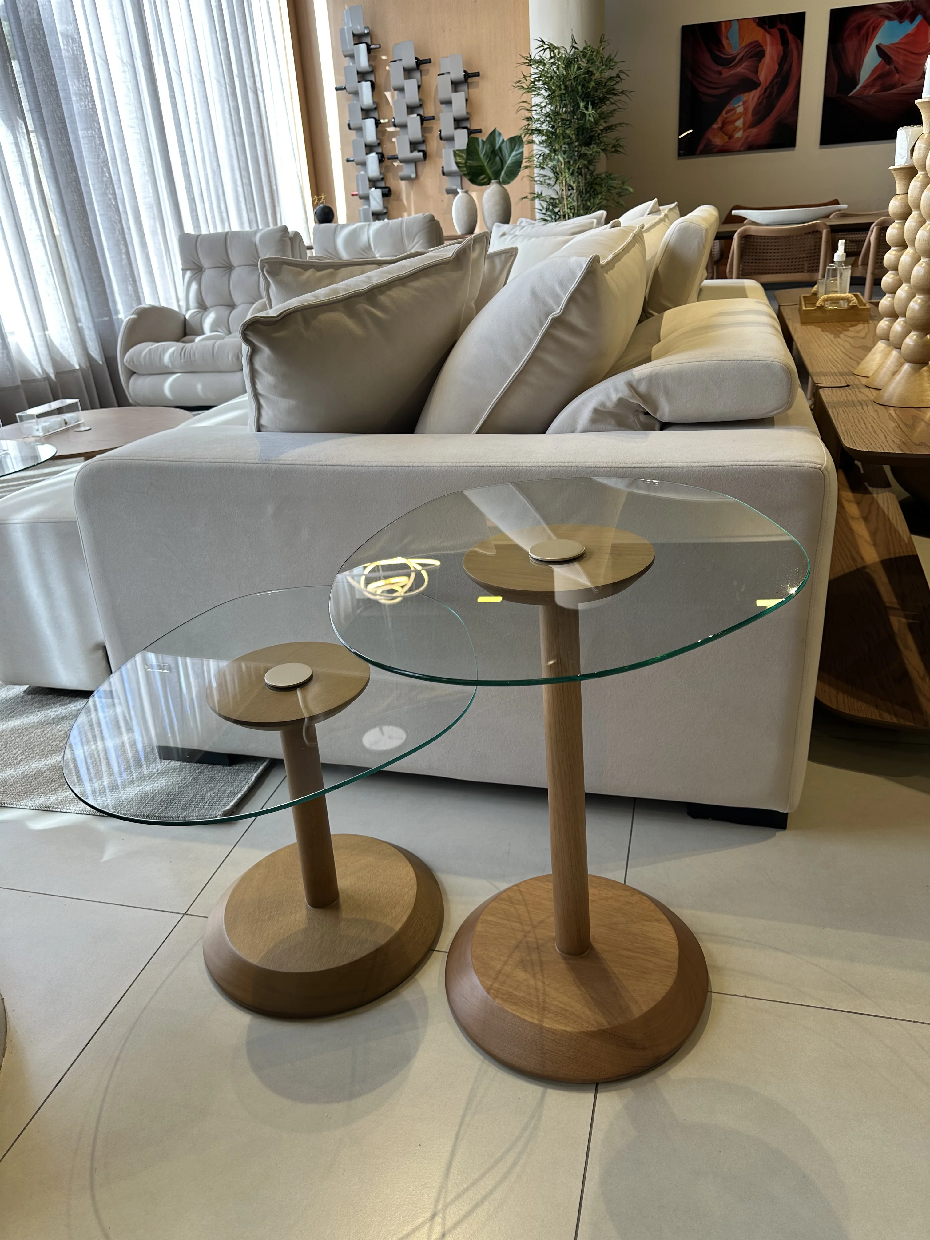 Mesa lateral Lagom base en madera y tapa de vidrio Alto/Bajo - Vista 2