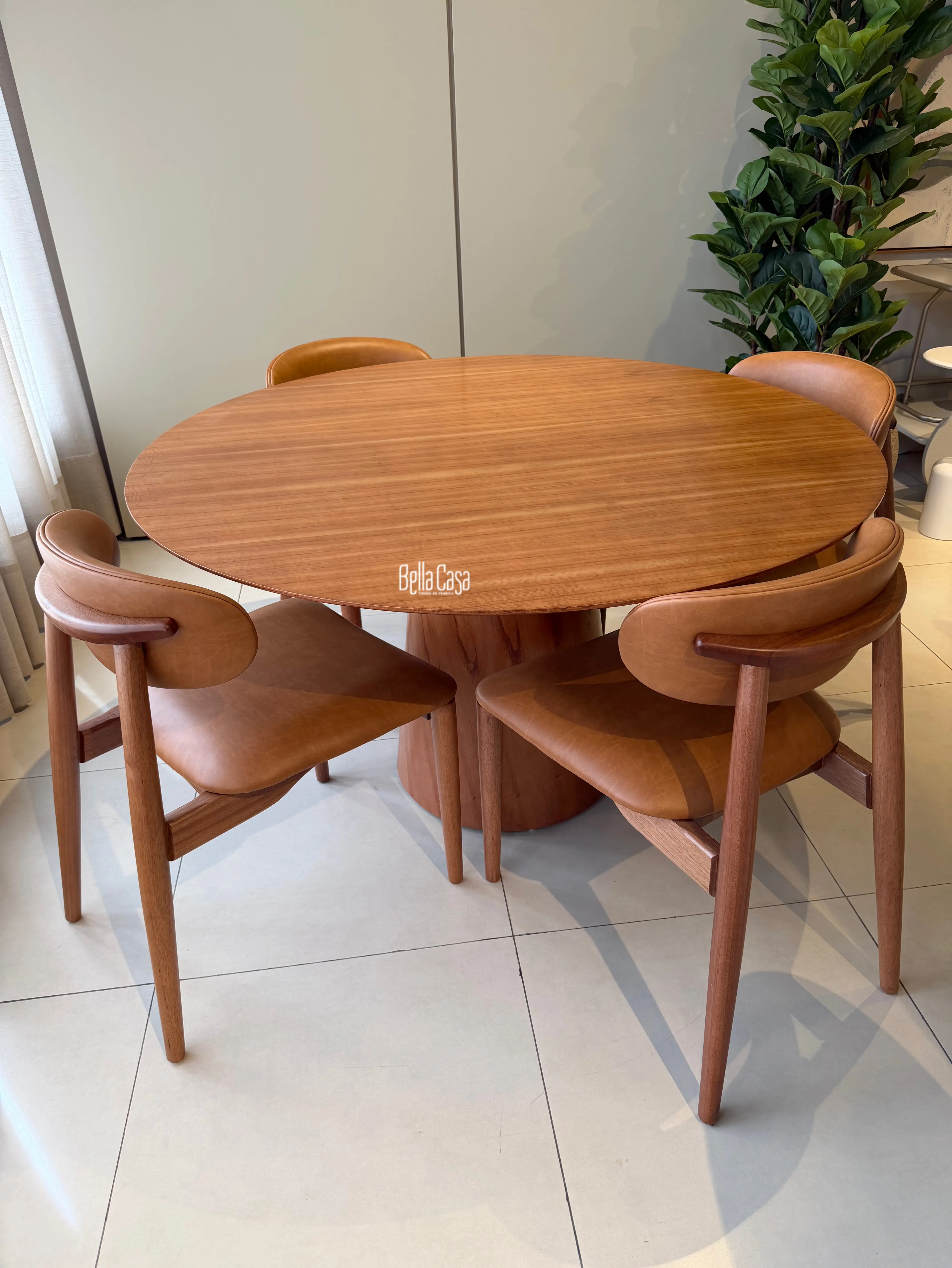 Mesa de comedor Redonda-Madera almendra  