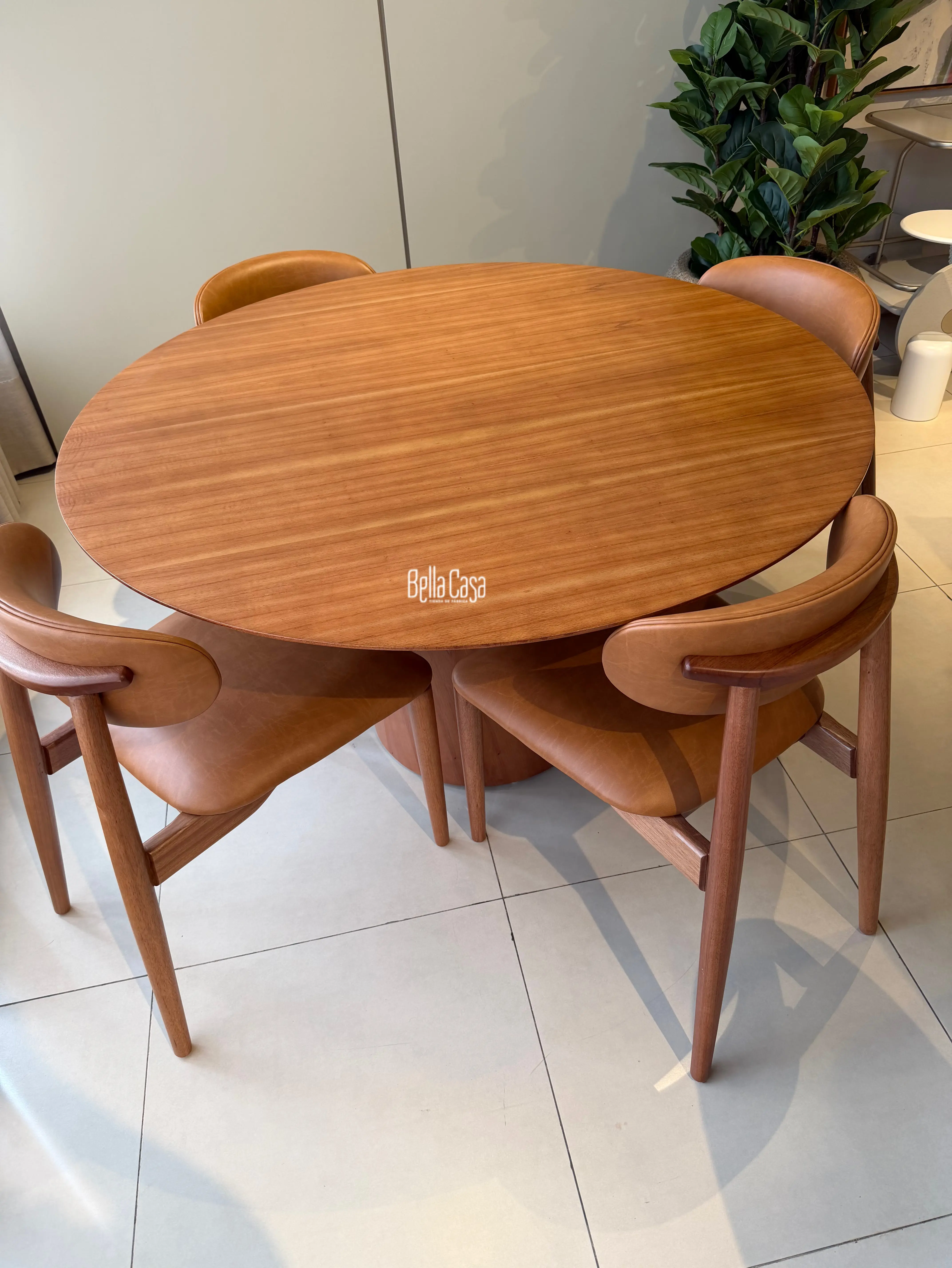 Mesa de comedor Redonda-Madera almendra   - Vista 2