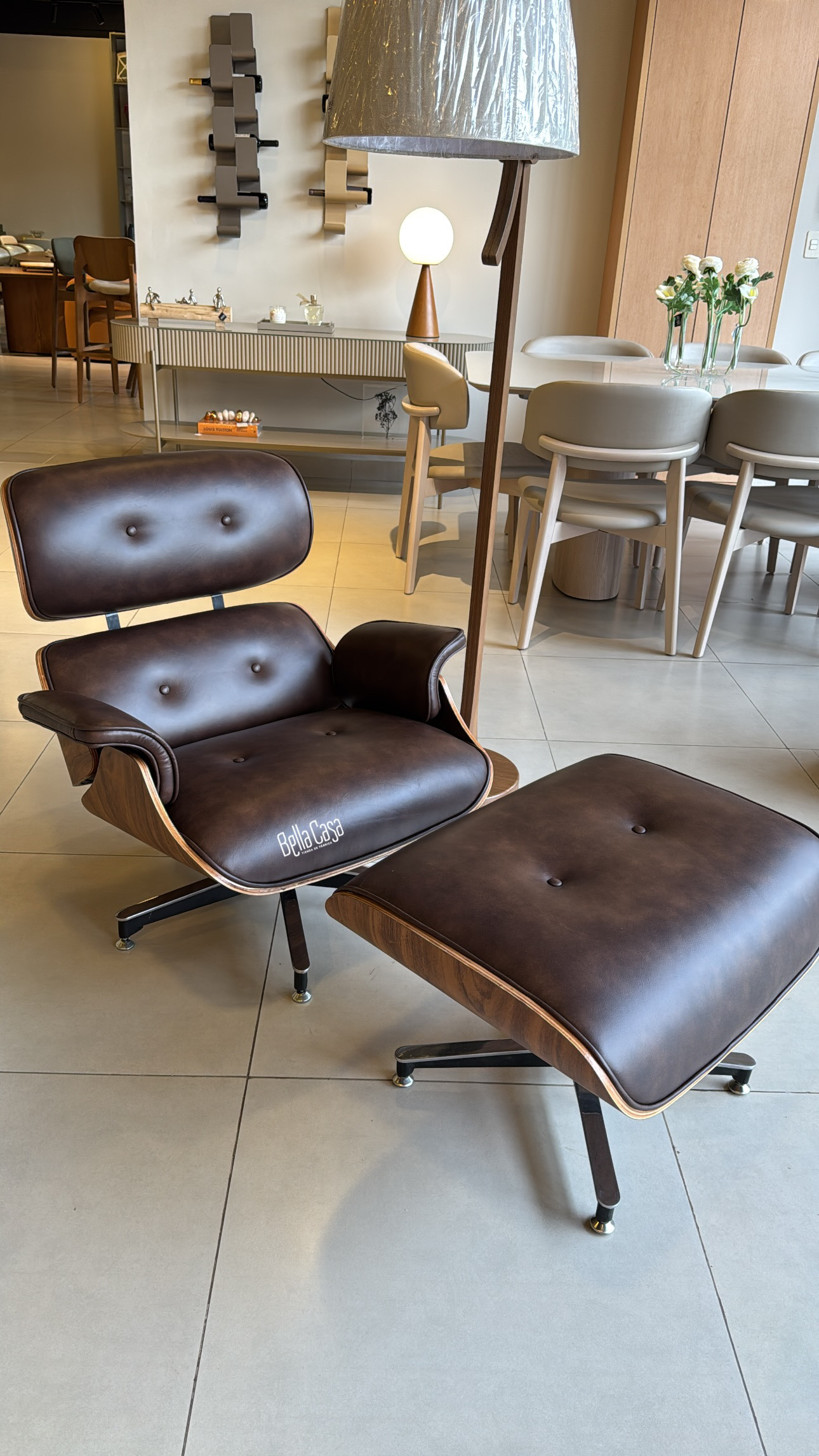 Poltrona Charles Eames con posa pies